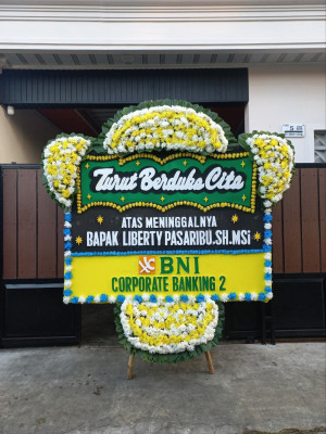 Papan Bunga Duka di Pulau Pari