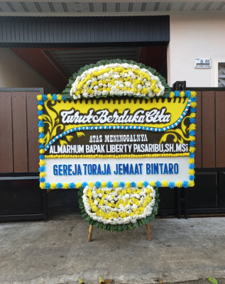Papan Bunga Duka di Pulau Pari