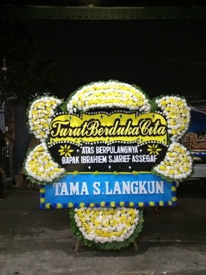 Papan Bunga Duka di Pulau Pari