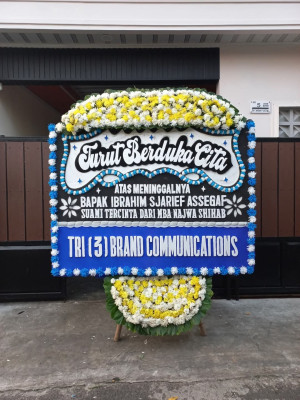 Papan Bunga Duka di Pulau Pari